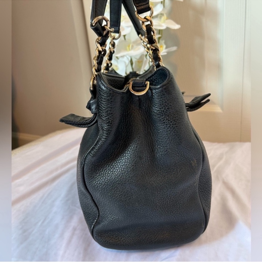 Tory Burch Black Leather Shoulder Bag with Gold Accents - Picture 9 of 16